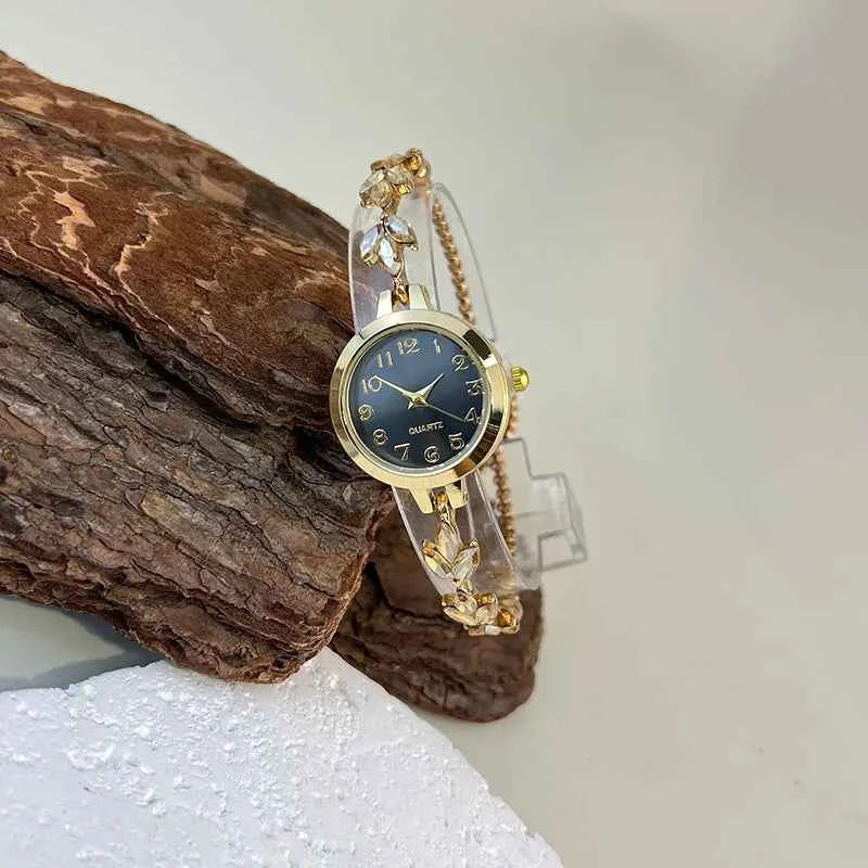 Round alloy case Arabic numeral classic dial leaf-shaped diamond-encrusted fashionable bracelet elegant ladies quartz watch