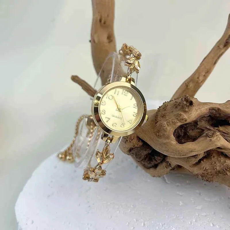 Round alloy case Arabic numeral classic dial leaf-shaped diamond-encrusted fashionable bracelet elegant ladies quartz watch